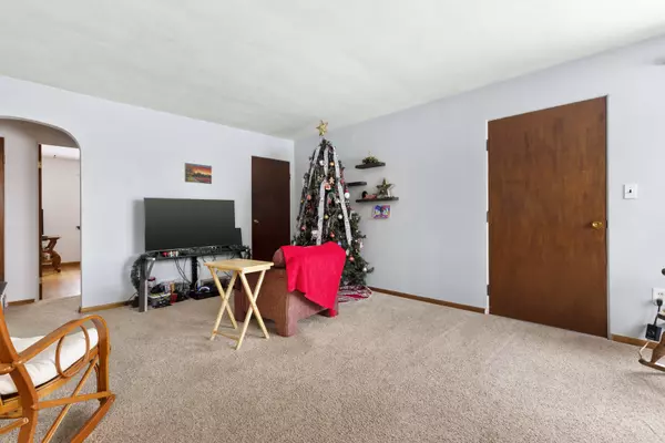 Rockford, IL 61114,6477 Spring Brook RD