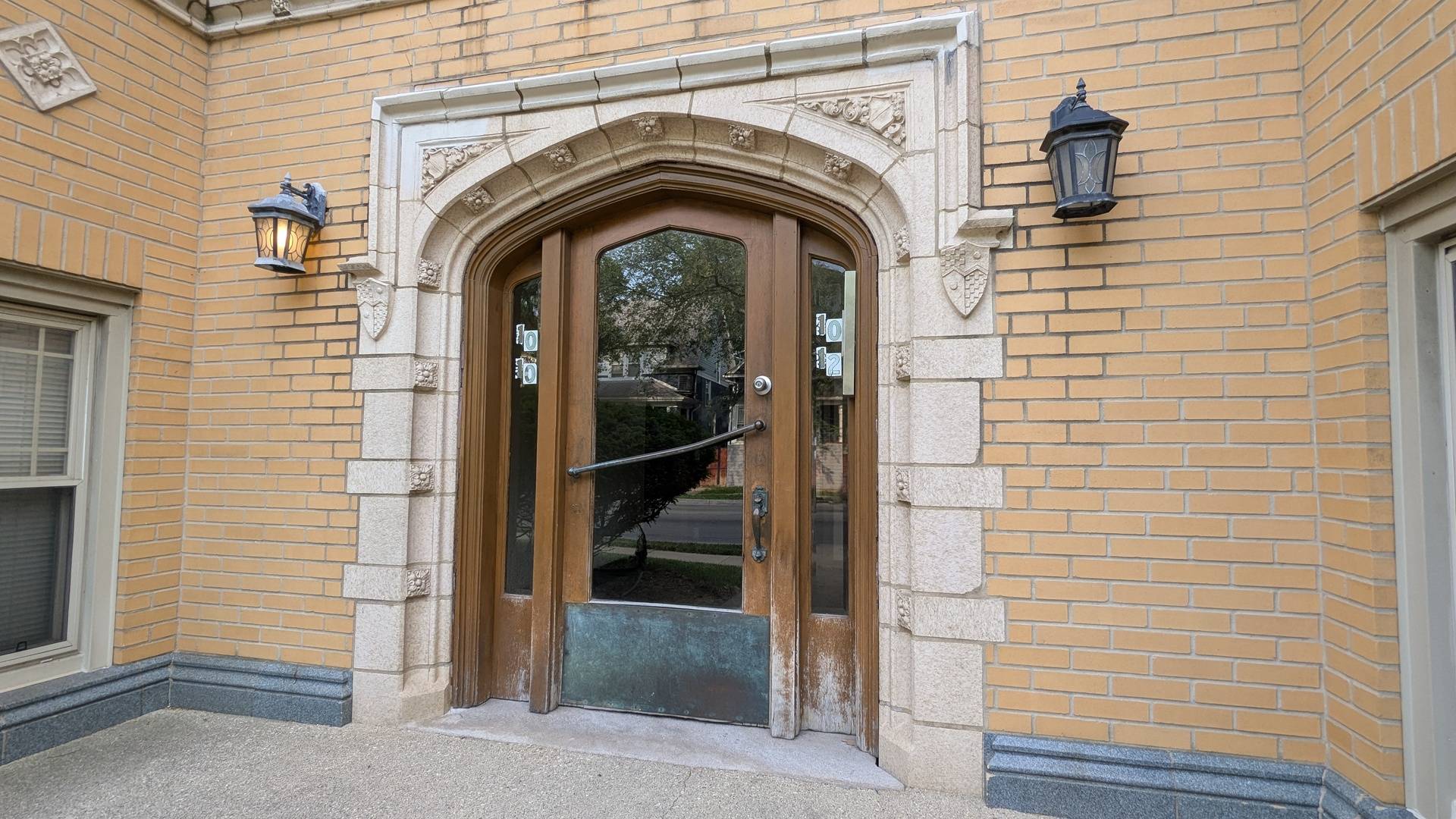 Oak Park, IL 60302,1010 N Austin BLVD #2S