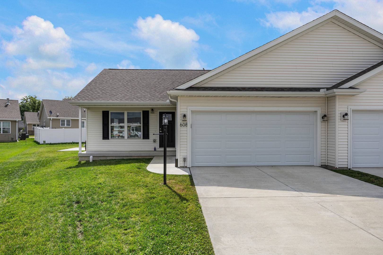 608 Jerin CT, Fisher, IL 61843