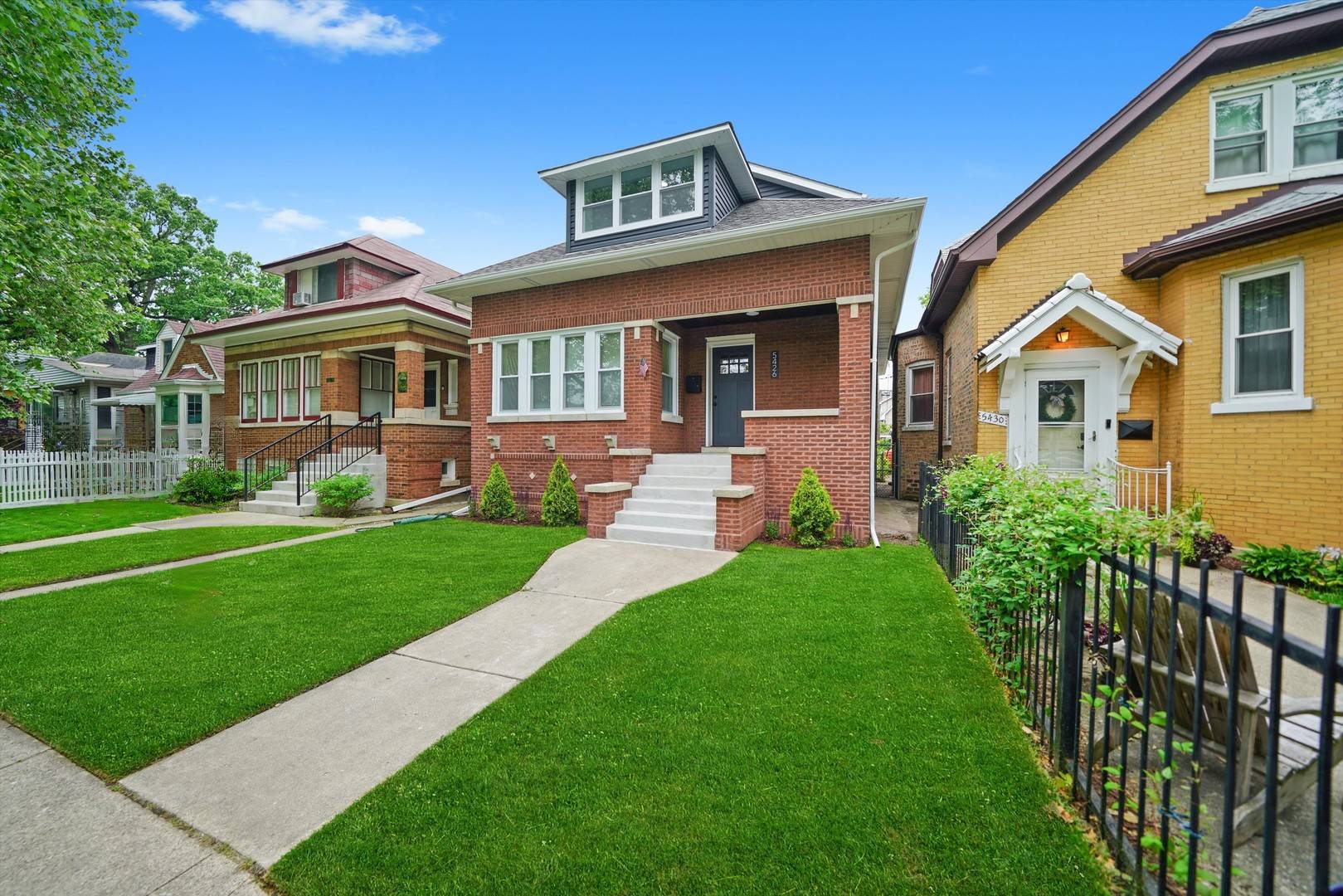 Chicago, IL 60625,5426 N Bernard ST
