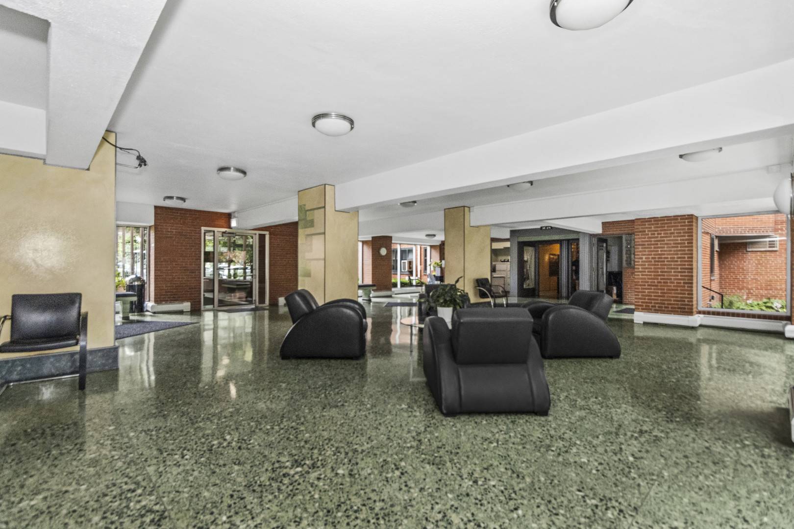 Chicago, IL 60640,5048 N Marine DR #A9