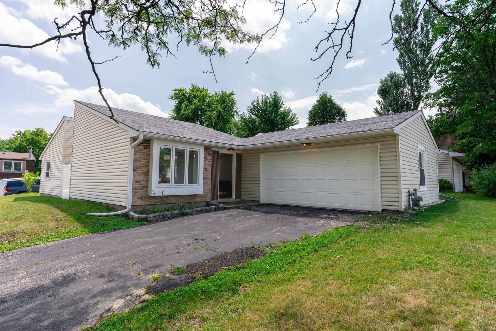 129 Highbury DR, Elgin, IL 60120