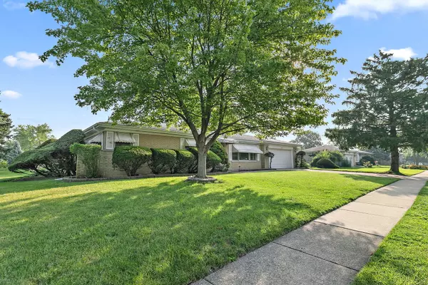 Schaumburg, IL 60193,614 E Weathersfield WAY