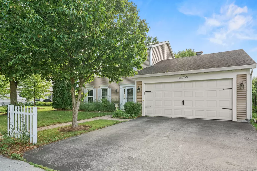 5S705 Hummingbird LN, Naperville, IL 60540