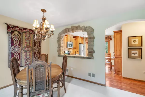 Westchester, IL 60154,11016 Eaton CT