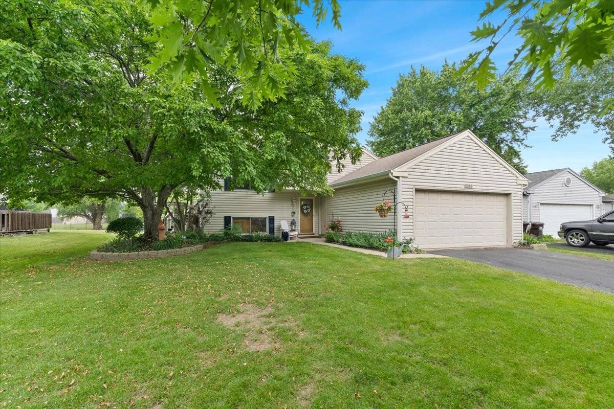 3583 Newport DR, Island Lake, IL 60042