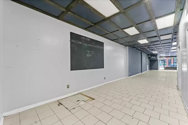 Chicago, IL 60622,1707 W Chicago AVE