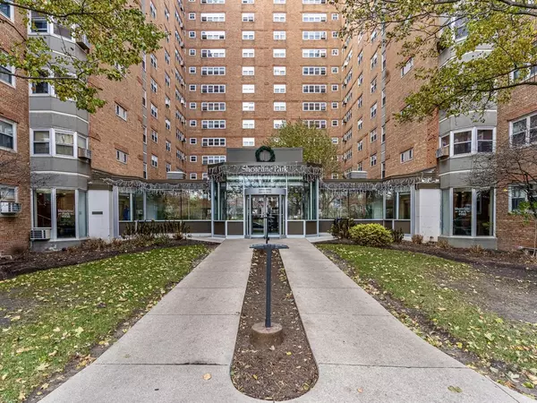 4960 N Marine DR #616, Chicago, IL 60640