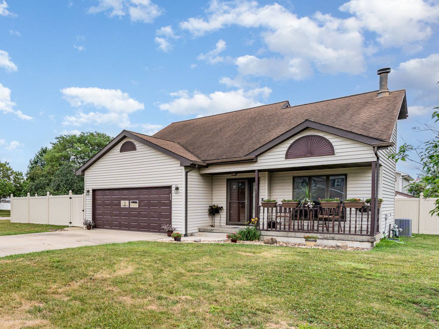 901 W McKinley RD, Ottawa, IL 61350