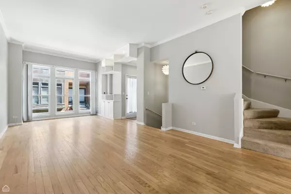 Chicago, IL 60608,835 W VILLAGE CT