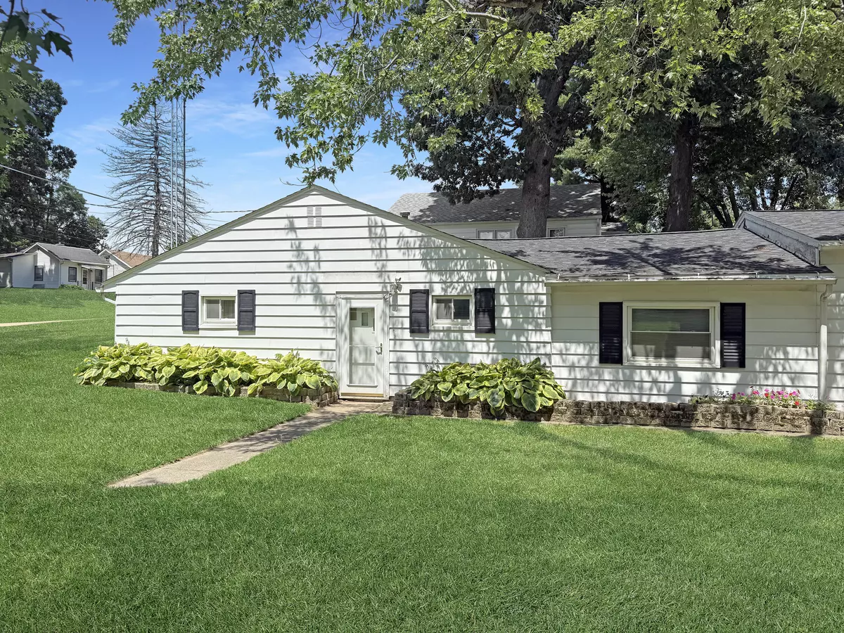 Freeport, IL 61032,1602 E De Leon ST