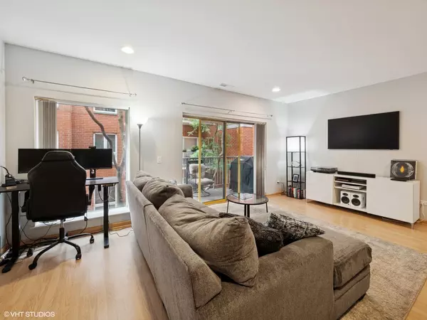 Evanston, IL 60201,1421 Sherman AVE #303
