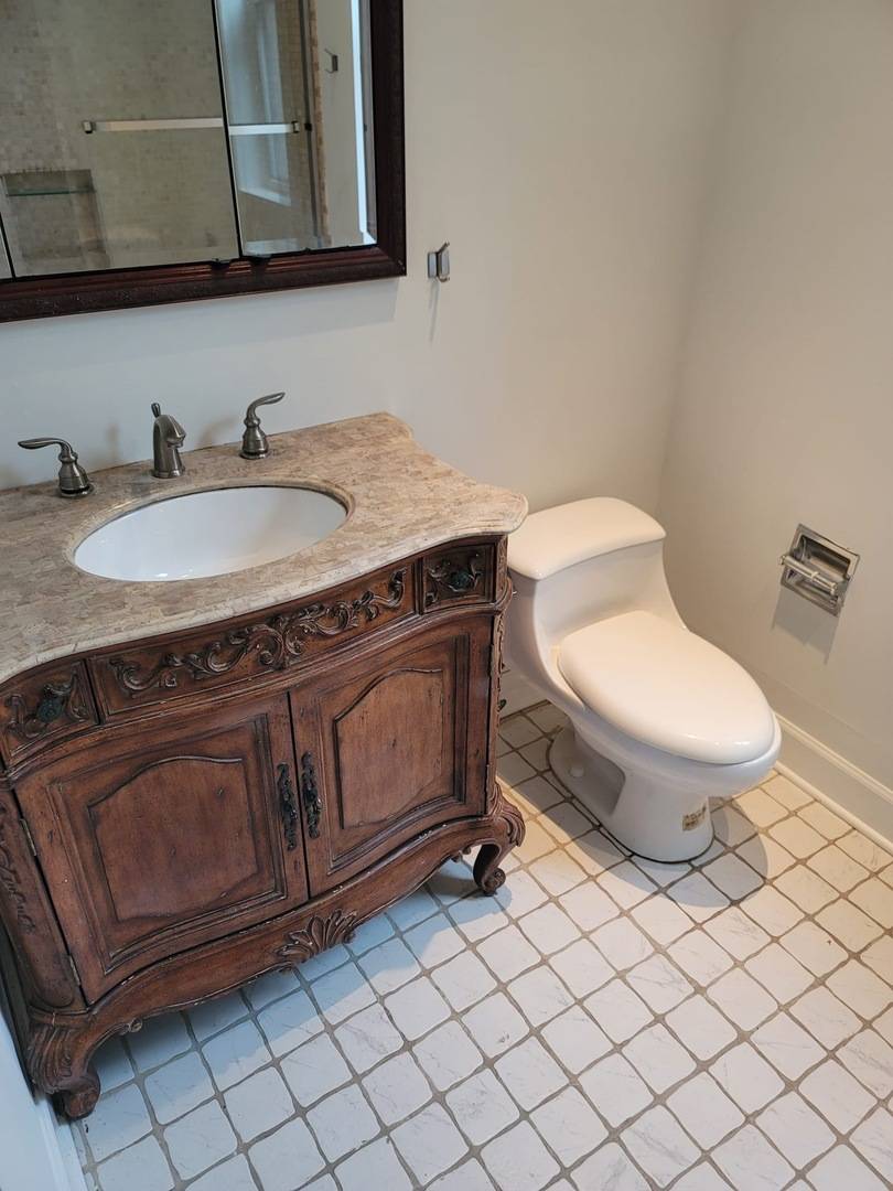 Oak Park, IL 60304,132 S Austin BLVD #2