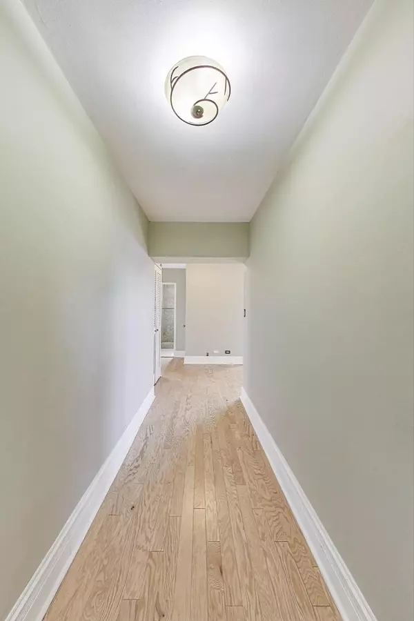 Chicago, IL 60640,4970 N Marine DR #1024