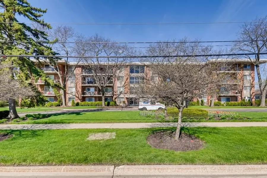 2206 S Goebbert RD #409, Arlington Heights, IL 60005