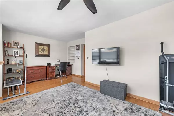 Chicago, IL 60646,5956 N Elston AVE