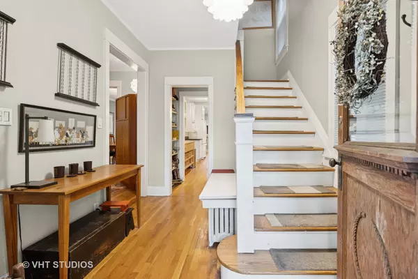 Chicago, IL 60640,1741 W Carmen AVE