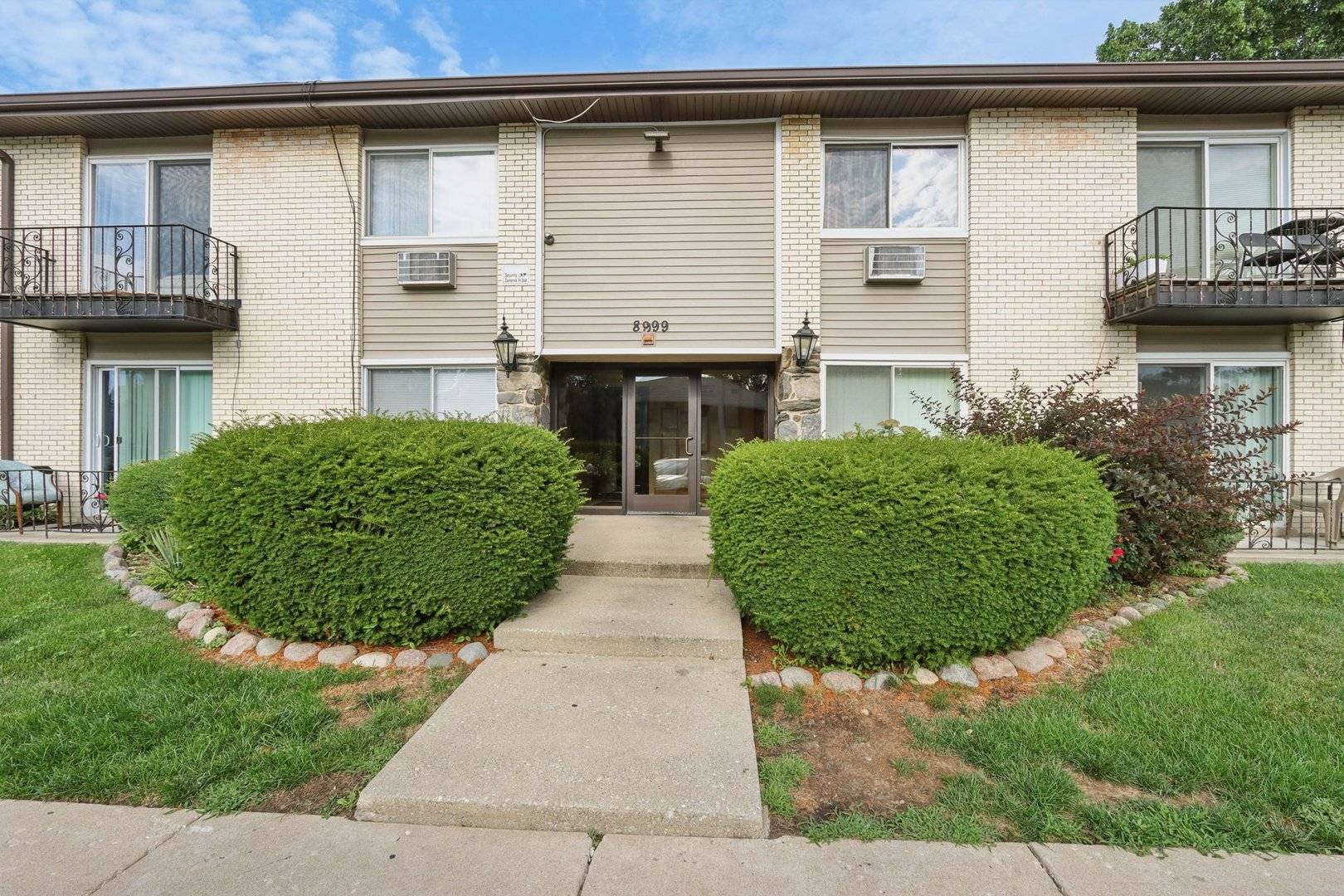 8999 Kennedy DR #102B, Des Plaines, IL 60016