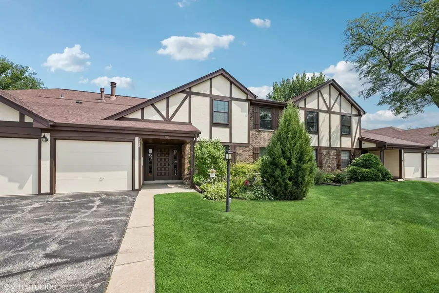 1538 Heather CT #B2, Wheeling, IL 60090