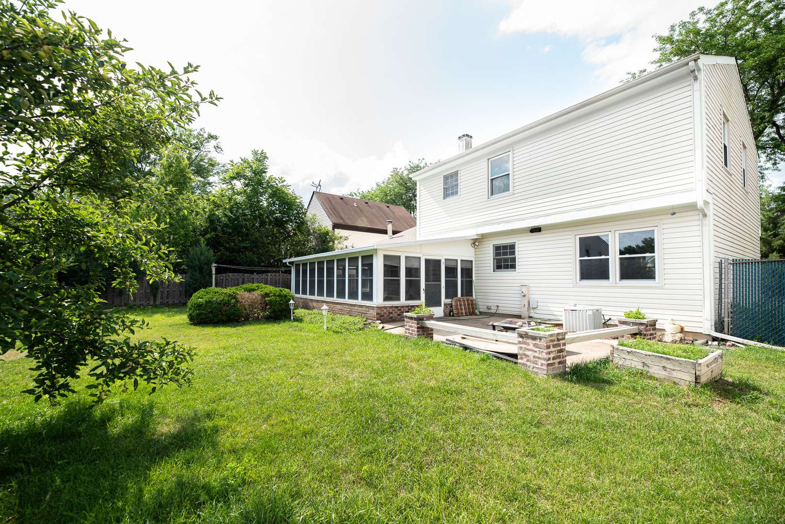 Vernon Hills, IL 60061,215 Annapolis DR