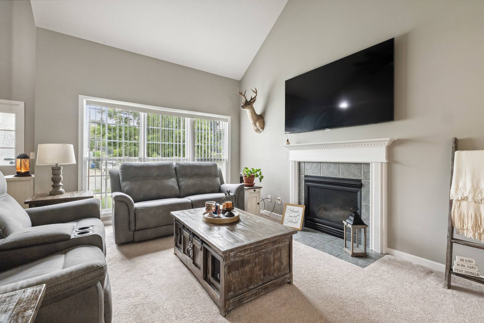 Dekalb, IL 60115,423 W Taylor ST W