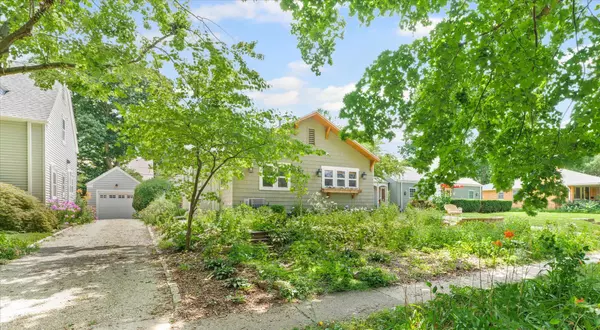 Urbana, IL 61801,611 W Iowa ST