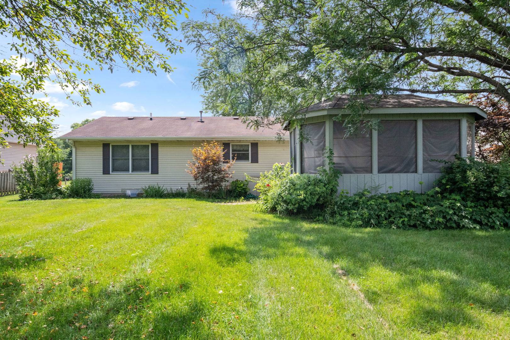 Lake Holiday, IL 60548,1489 Lake Holiday DR