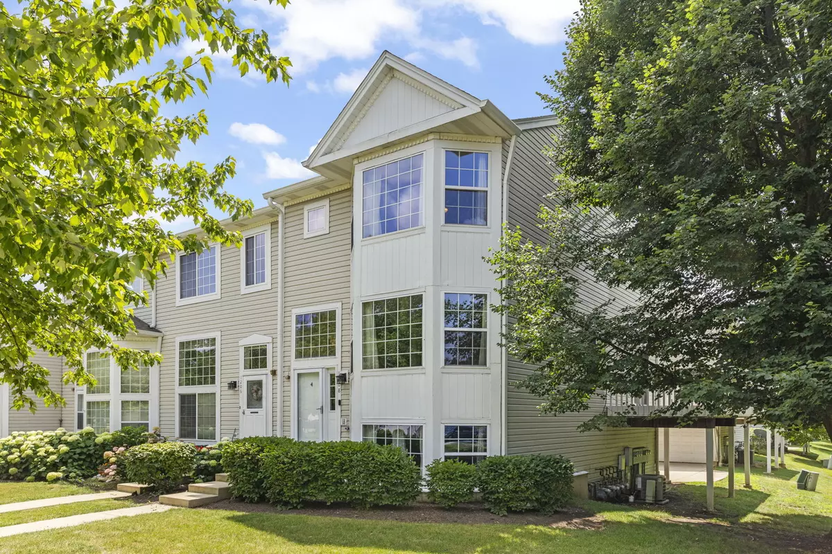 North Aurora, IL 60542,1208 Fox Hill LN