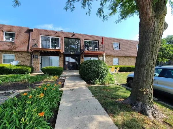 745 Grove DR #103, Buffalo Grove, IL 60089