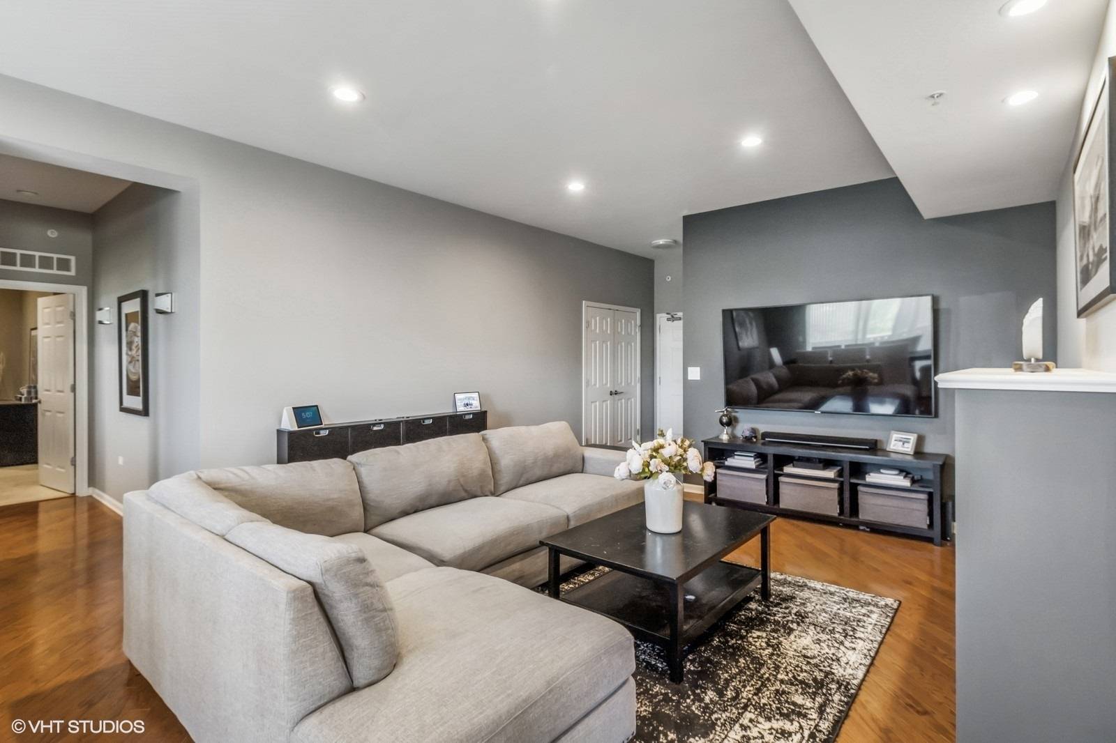 Palatine, IL 60067,77 N Quentin RD #401