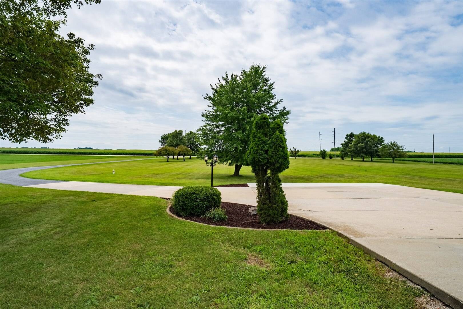 Hudson, IL 61748,15054 E 2500 North RD