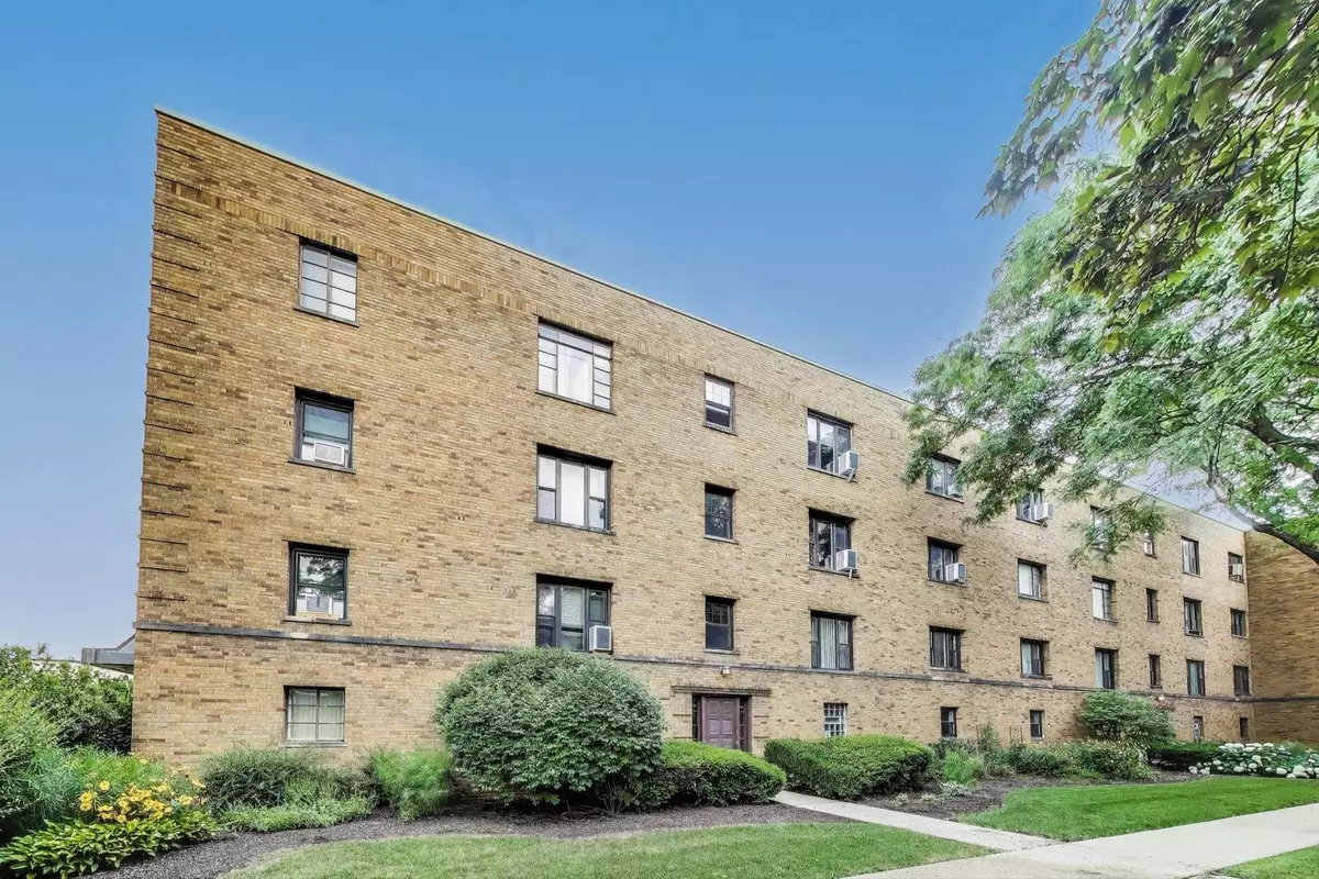 River Forest, IL 60305,1555 Monroe AVE #2