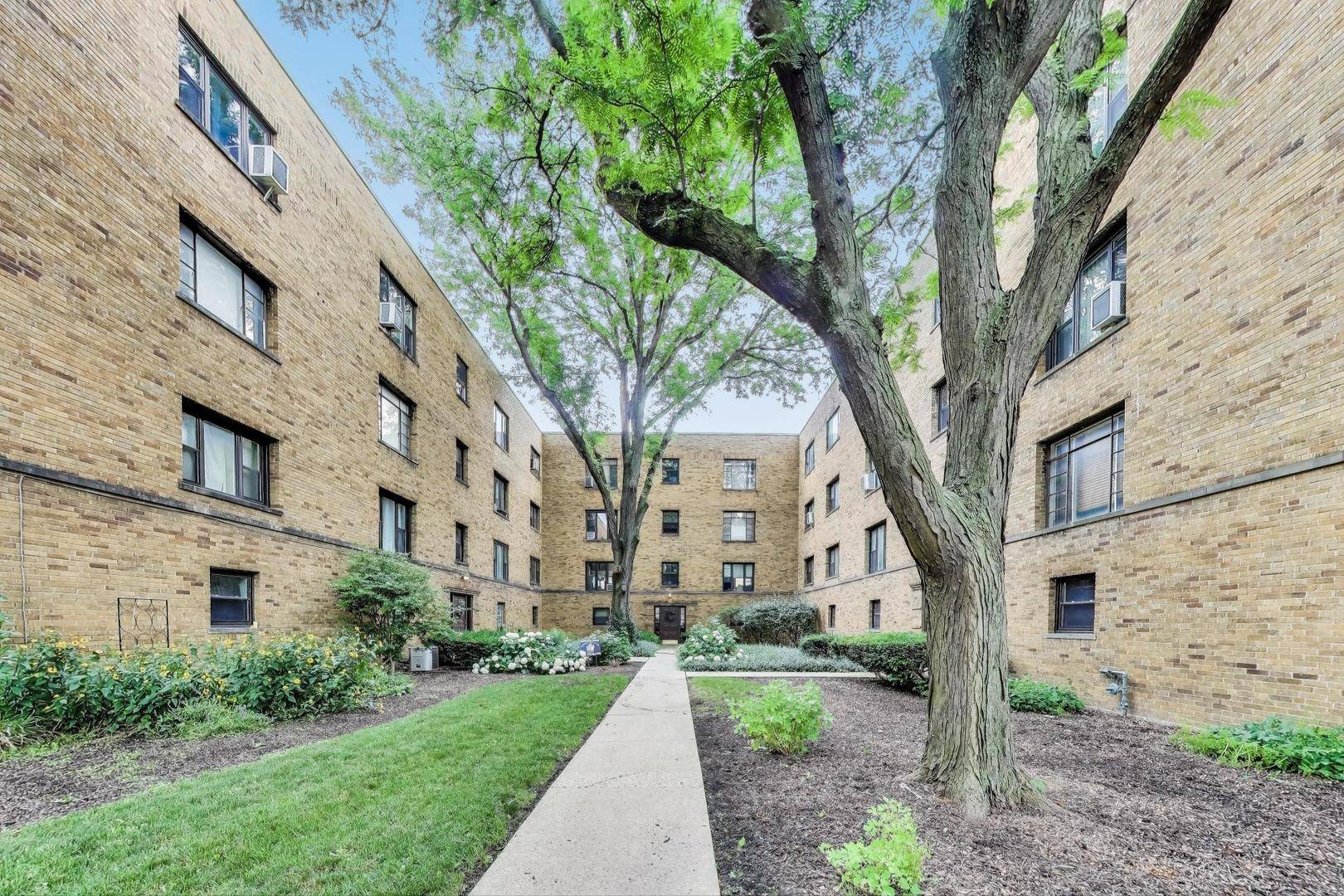 River Forest, IL 60305,1555 Monroe AVE #2
