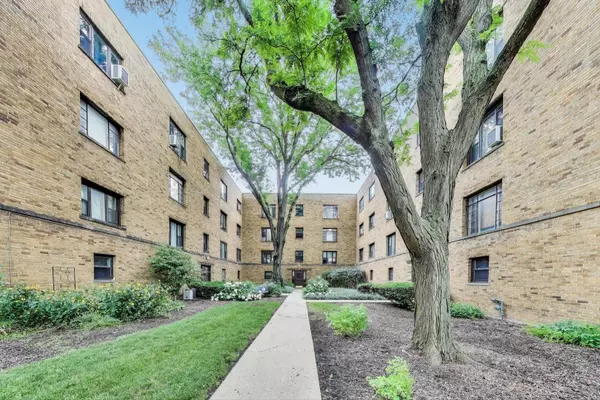River Forest, IL 60305,1555 Monroe AVE #2