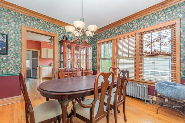 La Grange Park, IL 60526,811 Robinhood LN