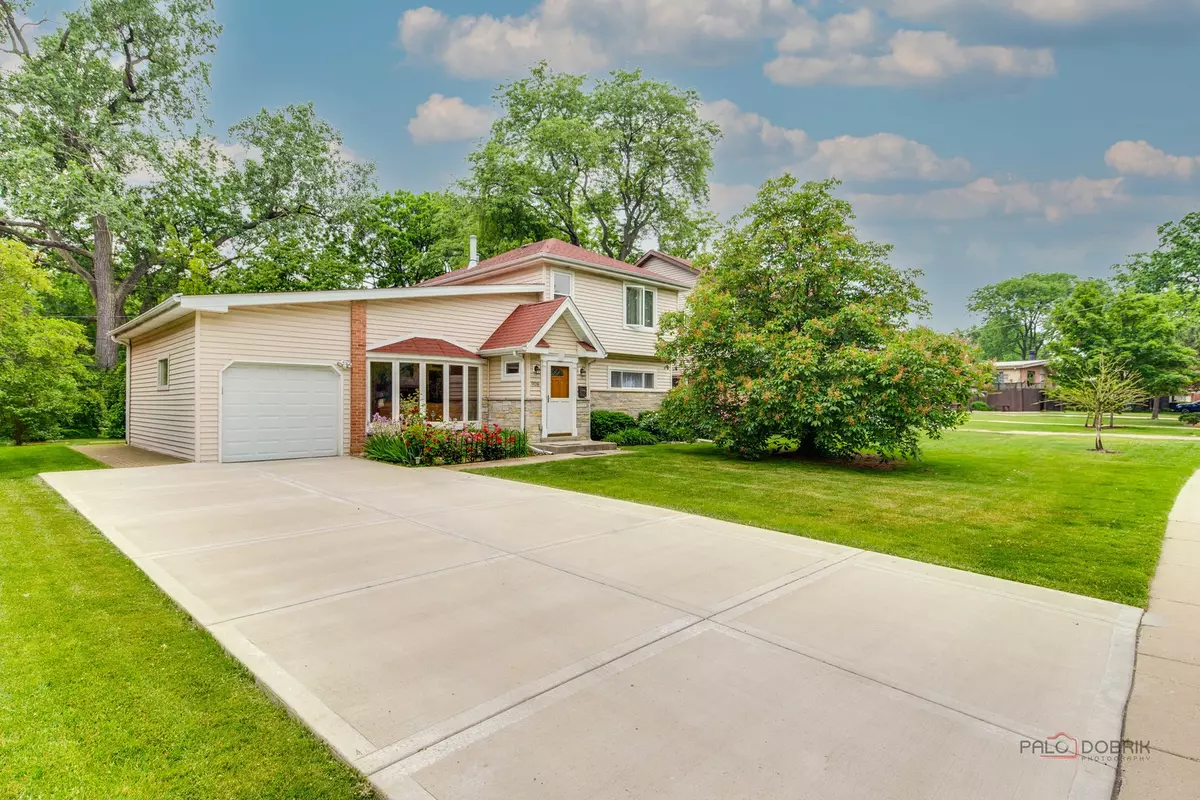 Northbrook, IL 60062,908 Dell RD