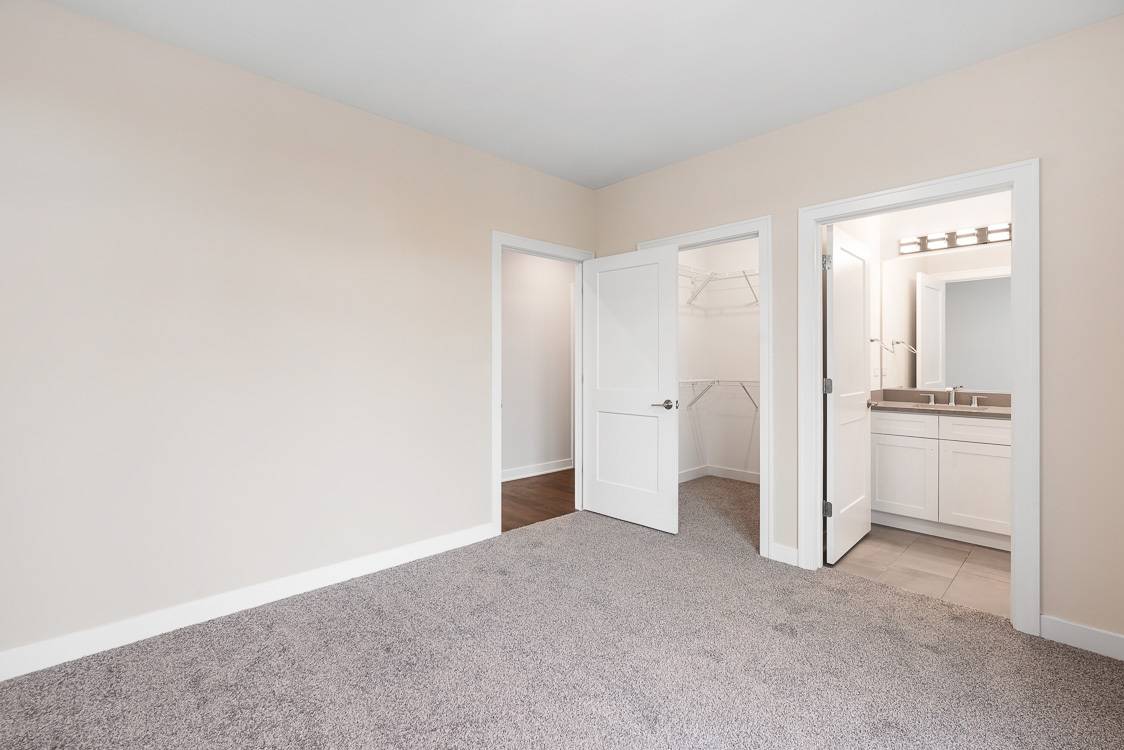 Highwood, IL 60040,246 Green Bay RD #306
