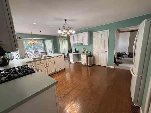 Carpentersville, IL 60110,494 Rosewood DR
