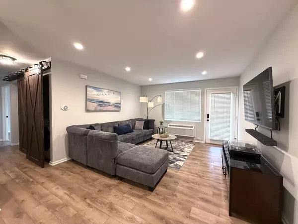 Carpentersville, IL 60110,1905 Silverstone DR #0