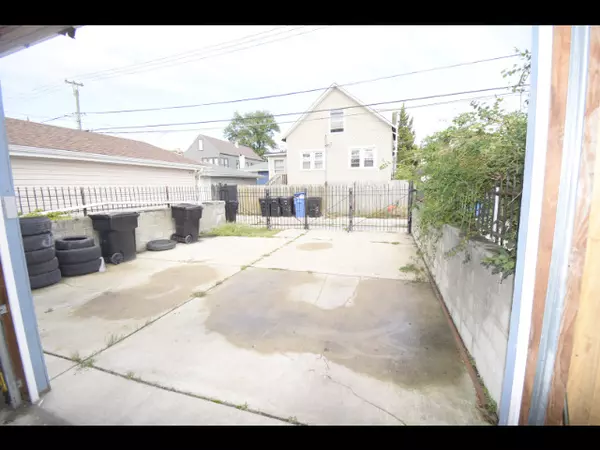 Chicago, IL 60629,3742 W 59th ST