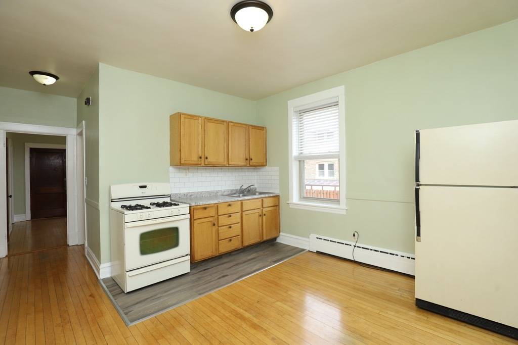 Chicago, IL 60641,5141 W ROSCOE ST #1R