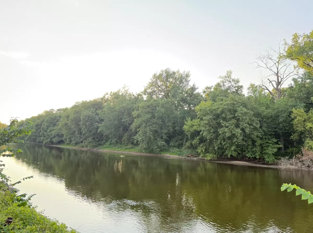 Momence, IL 60954,9 Maple Island