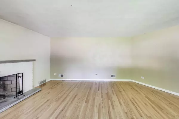 Waukegan, IL 60087,2113 Walnut ST