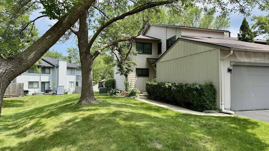 807 Hughes PL, Vernon Hills, IL 60061