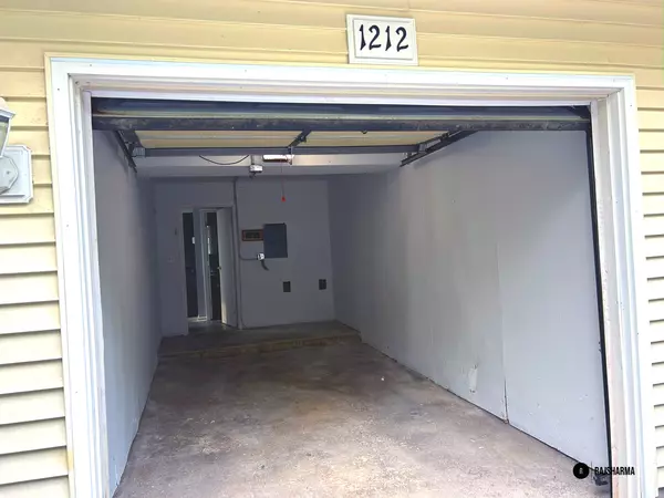 Wheeling, IL 60090,1212 Thyne CT #29C