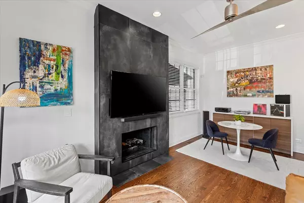 Chicago, IL 60640,1313 W Carmen AVE #1S