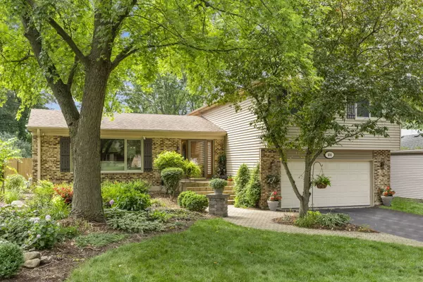 614 Bakewell LN, Naperville, IL 60565