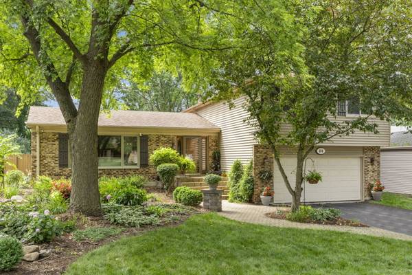 614 Bakewell LN, Naperville, IL 60565