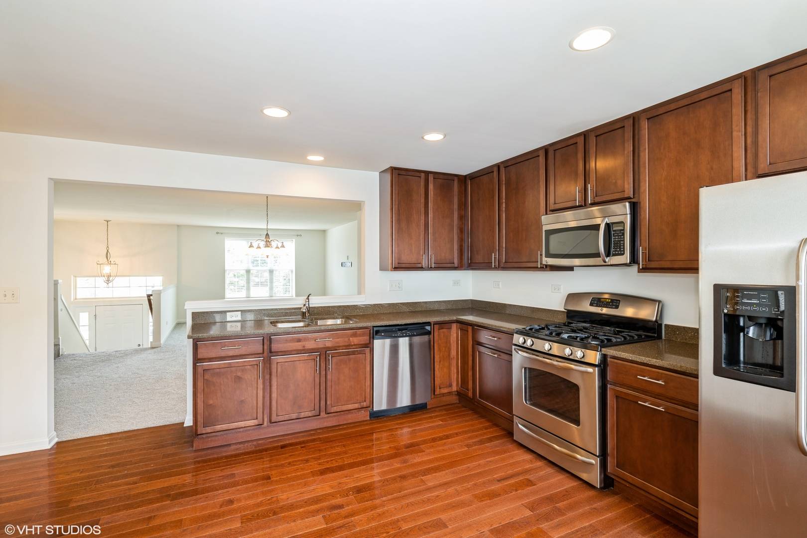 Lindenhurst, IL 60046,3404 Neubauer CIR