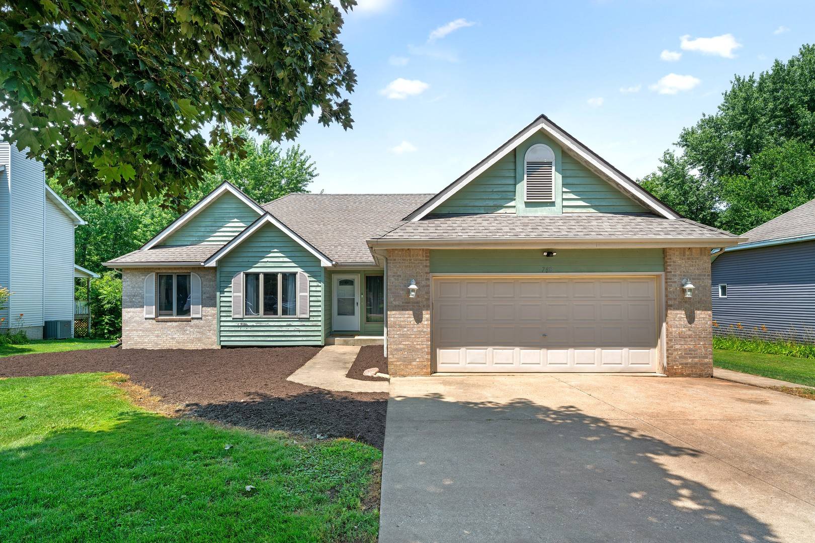 768 Cynthia DR, Lake Holiday, IL 60548